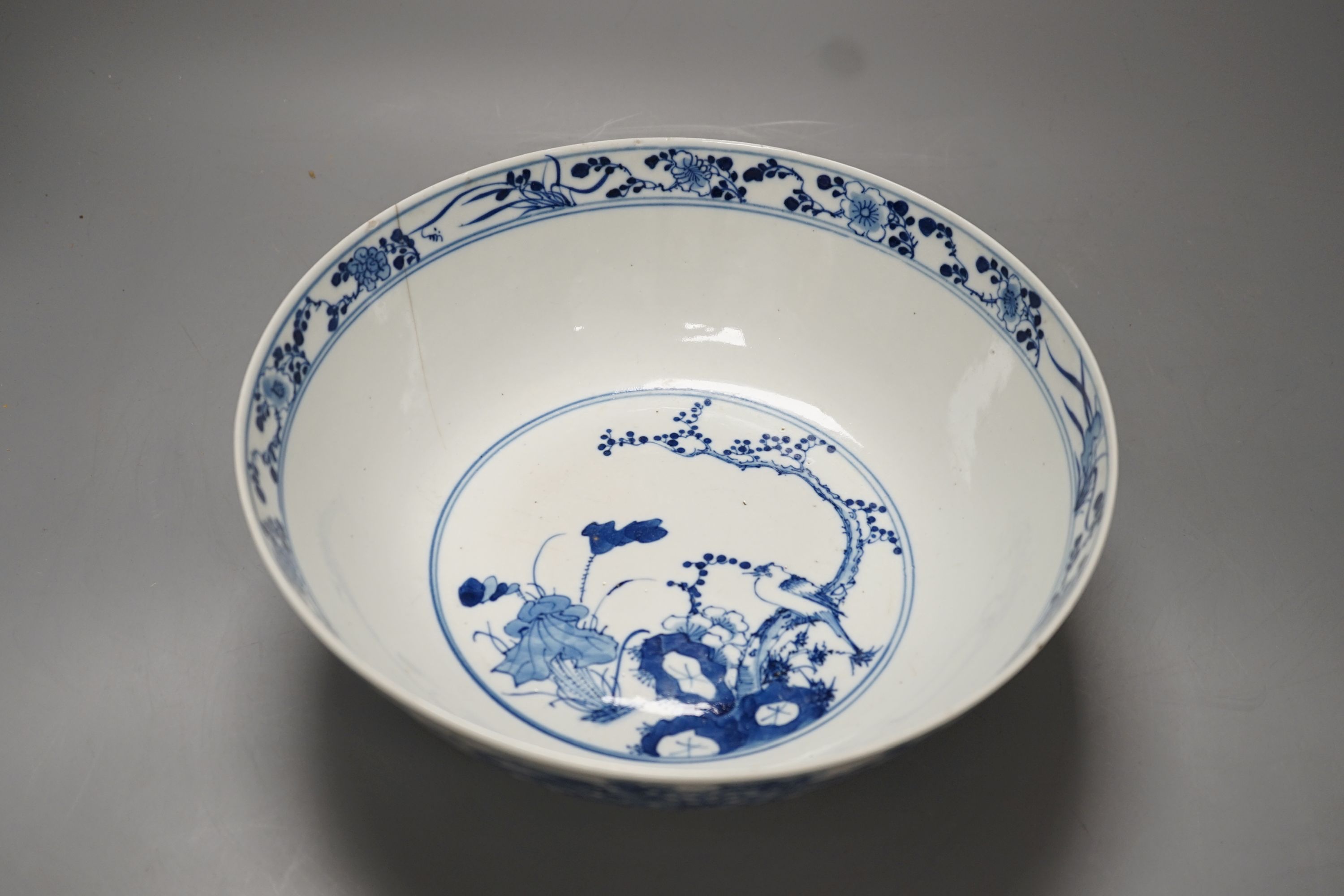 A 19th-century Chinese blue and white ‘dragon’ bowl - 27cm diameter